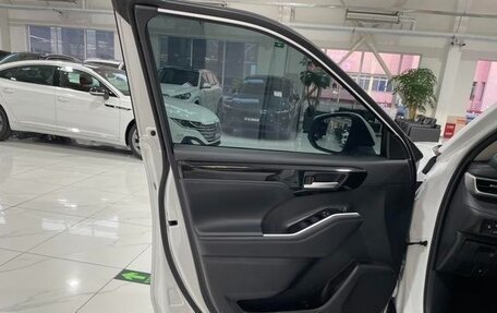 Toyota Highlander, 2023 год, 5 600 000 рублей, 22 фотография