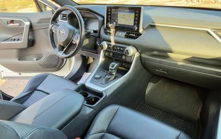 Toyota RAV4, 2020 год, 3 500 000 рублей, 9 фотография