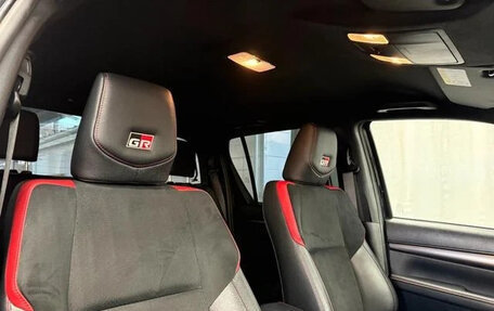 Toyota Hilux VIII, 2023 год, 4 700 000 рублей, 16 фотография