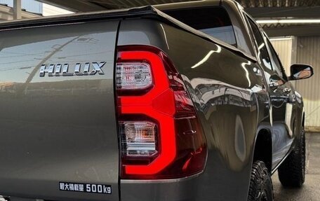 Toyota Hilux VIII, 2023 год, 4 600 000 рублей, 2 фотография