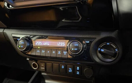 Toyota Hilux VIII, 2023 год, 4 600 000 рублей, 23 фотография
