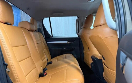 Toyota Hilux VIII, 2023 год, 4 600 000 рублей, 21 фотография