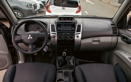 Mitsubishi Pajero Sport II рестайлинг, 2015 год, 1 595 000 рублей, 16 фотография