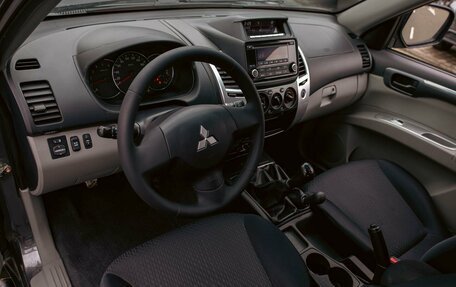 Mitsubishi Pajero Sport II рестайлинг, 2015 год, 1 595 000 рублей, 13 фотография