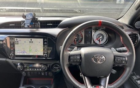 Toyota Hilux VIII, 2023 год, 4 700 000 рублей, 8 фотография