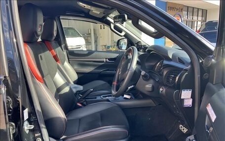 Toyota Hilux VIII, 2023 год, 4 700 000 рублей, 6 фотография