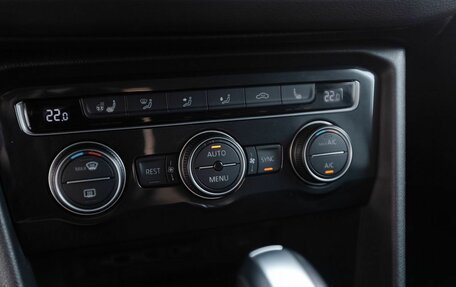 Volkswagen Tiguan II, 2020 год, 2 690 000 рублей, 15 фотография