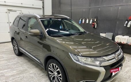 Mitsubishi Outlander III рестайлинг 3, 2015 год, 1 590 000 рублей, 13 фотография