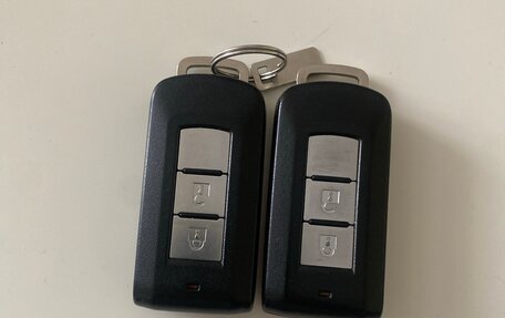 Mitsubishi Outlander III рестайлинг 3, 2015 год, 1 590 000 рублей, 17 фотография