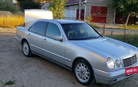 Mercedes-Benz E-Класс, 1995 год, 550 000 рублей, 2 фотография