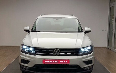 Volkswagen Tiguan II, 2018 год, 2 630 000 рублей, 2 фотография