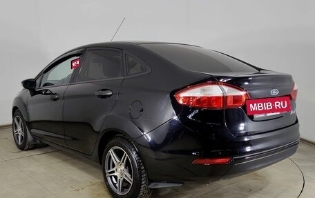 Ford Fiesta, 2015 год, 910 000 рублей, 4 фотография