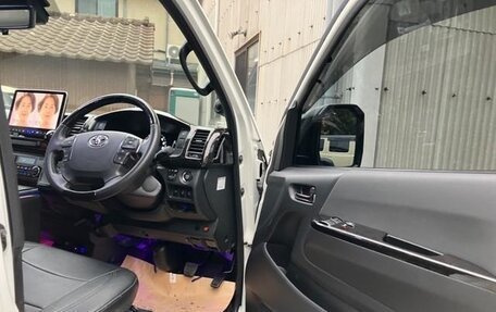 Toyota HiAce H200, 2022 год, 4 100 000 рублей, 9 фотография