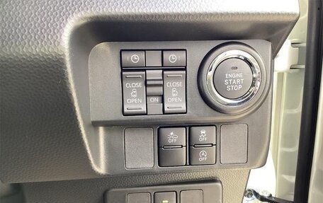 Toyota Roomy I, 2025 год, 15 фотография