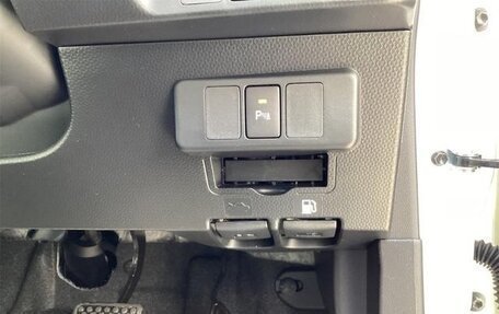 Toyota Roomy I, 2025 год, 14 фотография