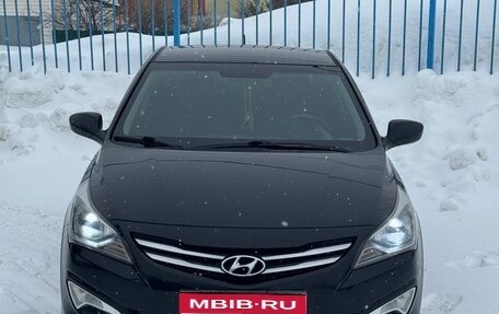 Hyundai Solaris II рестайлинг, 2015 год, 1 100 000 рублей, 1 фотография