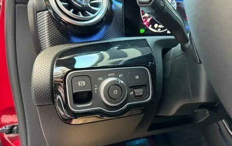 Mercedes-Benz A-Класс, 2022 год, 2 105 000 рублей, 11 фотография