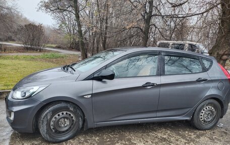 Hyundai Solaris II рестайлинг, 2013 год, 650 000 рублей, 2 фотография