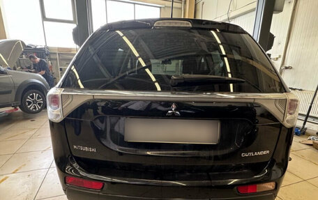 Mitsubishi Outlander III рестайлинг 3, 2013 год, 1 399 000 рублей, 5 фотография