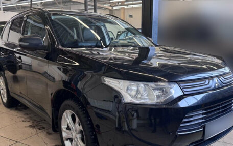 Mitsubishi Outlander III рестайлинг 3, 2013 год, 1 399 000 рублей, 3 фотография