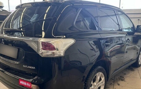 Mitsubishi Outlander III рестайлинг 3, 2013 год, 1 399 000 рублей, 6 фотография