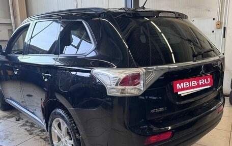Mitsubishi Outlander III рестайлинг 3, 2013 год, 1 399 000 рублей, 2 фотография