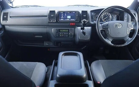 Toyota HiAce H200, 2022 год, 4 250 000 рублей, 16 фотография
