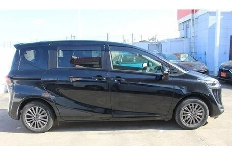 Toyota Sienta, 2022 год, 9 фотография