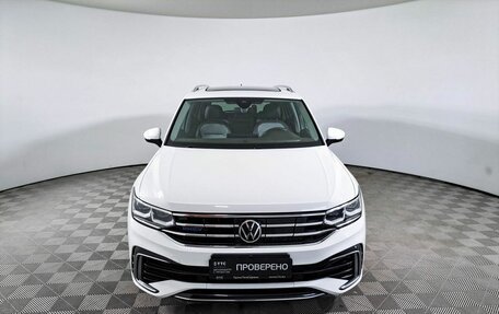 Volkswagen Tiguan II, 2021 год, 3 649 000 рублей, 2 фотография