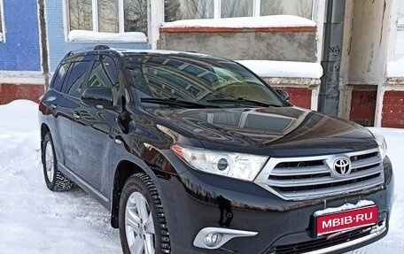 Toyota Highlander III, 2012 год, 2 590 000 рублей, 1 фотография