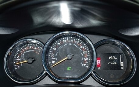 Renault Logan II, 2019 год, 1 000 000 рублей, 16 фотография