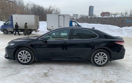 Toyota Camry, 2021 год, 2 800 000 рублей, 3 фотография