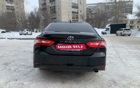 Toyota Camry, 2021 год, 2 800 000 рублей, 2 фотография