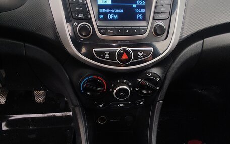 Hyundai Solaris II рестайлинг, 2015 год, 620 000 рублей, 9 фотография