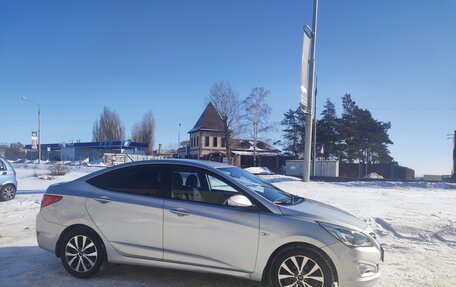 Hyundai Solaris II рестайлинг, 2015 год, 1 030 000 рублей, 1 фотография