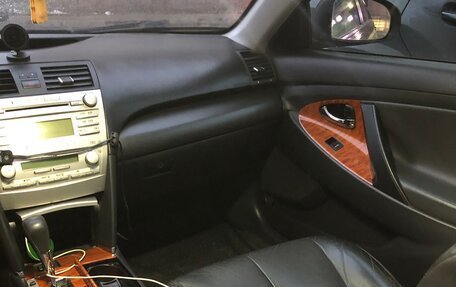 Toyota Camry, 2011 год, 990 000 рублей, 6 фотография