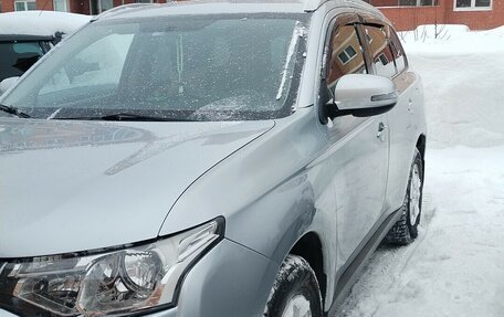 Mitsubishi Outlander III рестайлинг 3, 2012 год, 1 600 000 рублей, 2 фотография