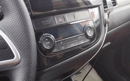 Mitsubishi Outlander III рестайлинг 3, 2012 год, 1 600 000 рублей, 16 фотография