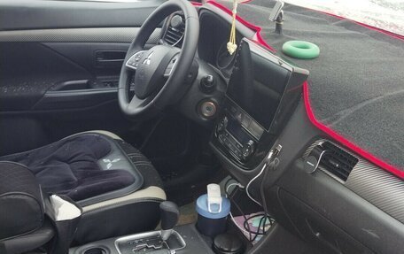 Mitsubishi Outlander III рестайлинг 3, 2012 год, 1 600 000 рублей, 19 фотография