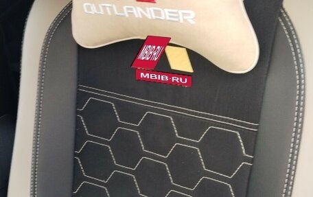 Mitsubishi Outlander III рестайлинг 3, 2012 год, 1 600 000 рублей, 14 фотография