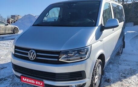 Volkswagen Caravelle T6 рестайлинг, 2015 год, 2 450 000 рублей, 1 фотография