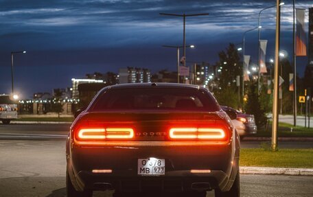 Dodge Challenger III рестайлинг 2, 2014 год, 3 500 000 рублей, 4 фотография