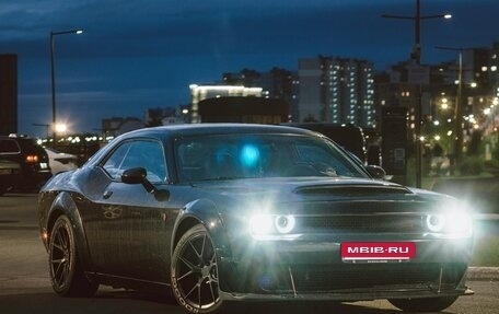 Dodge Challenger III рестайлинг 2, 2014 год, 3 500 000 рублей, 2 фотография