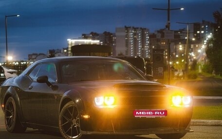Dodge Challenger III рестайлинг 2, 2014 год, 3 500 000 рублей, 3 фотография