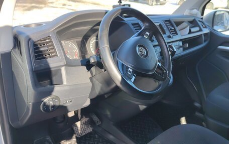 Volkswagen Caravelle T6 рестайлинг, 2015 год, 2 450 000 рублей, 3 фотография