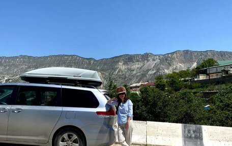 Toyota Sienna III, 2012 год, 2 200 000 рублей, 1 фотография