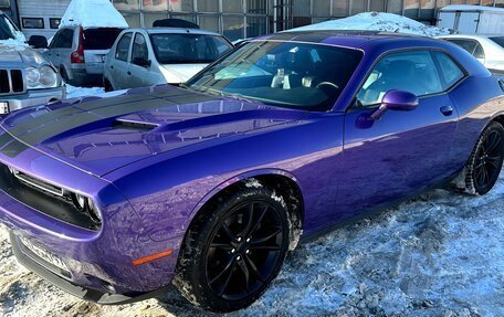 Dodge Challenger III рестайлинг 2, 2018 год, 3 100 000 рублей, 1 фотография