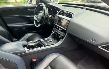 Jaguar XE I рестайлинг, 2016 год, 2 250 000 рублей, 9 фотография