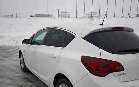 Opel Astra J, 2011 год, 720 000 рублей, 5 фотография