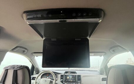 Toyota Sienna III, 2012 год, 2 200 000 рублей, 2 фотография